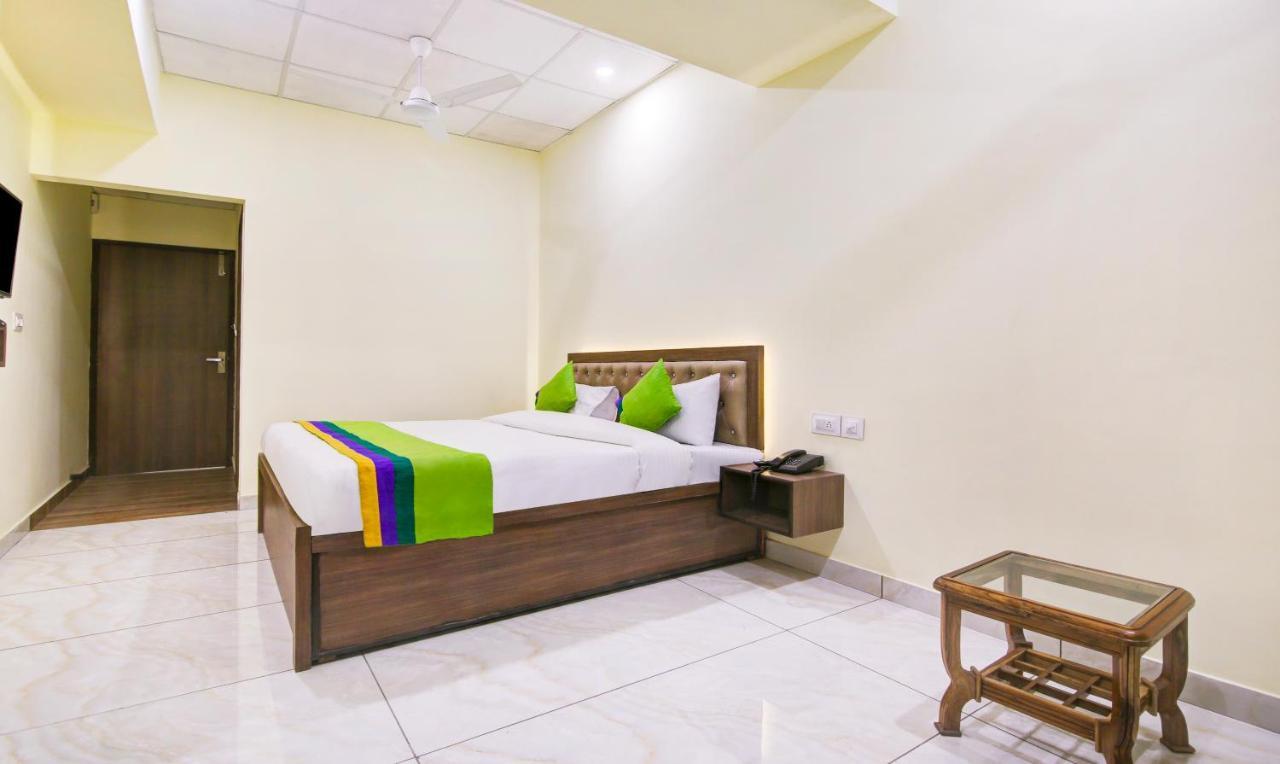 Itsy Hotels Oasis Inn Jalandhar Extérieur photo